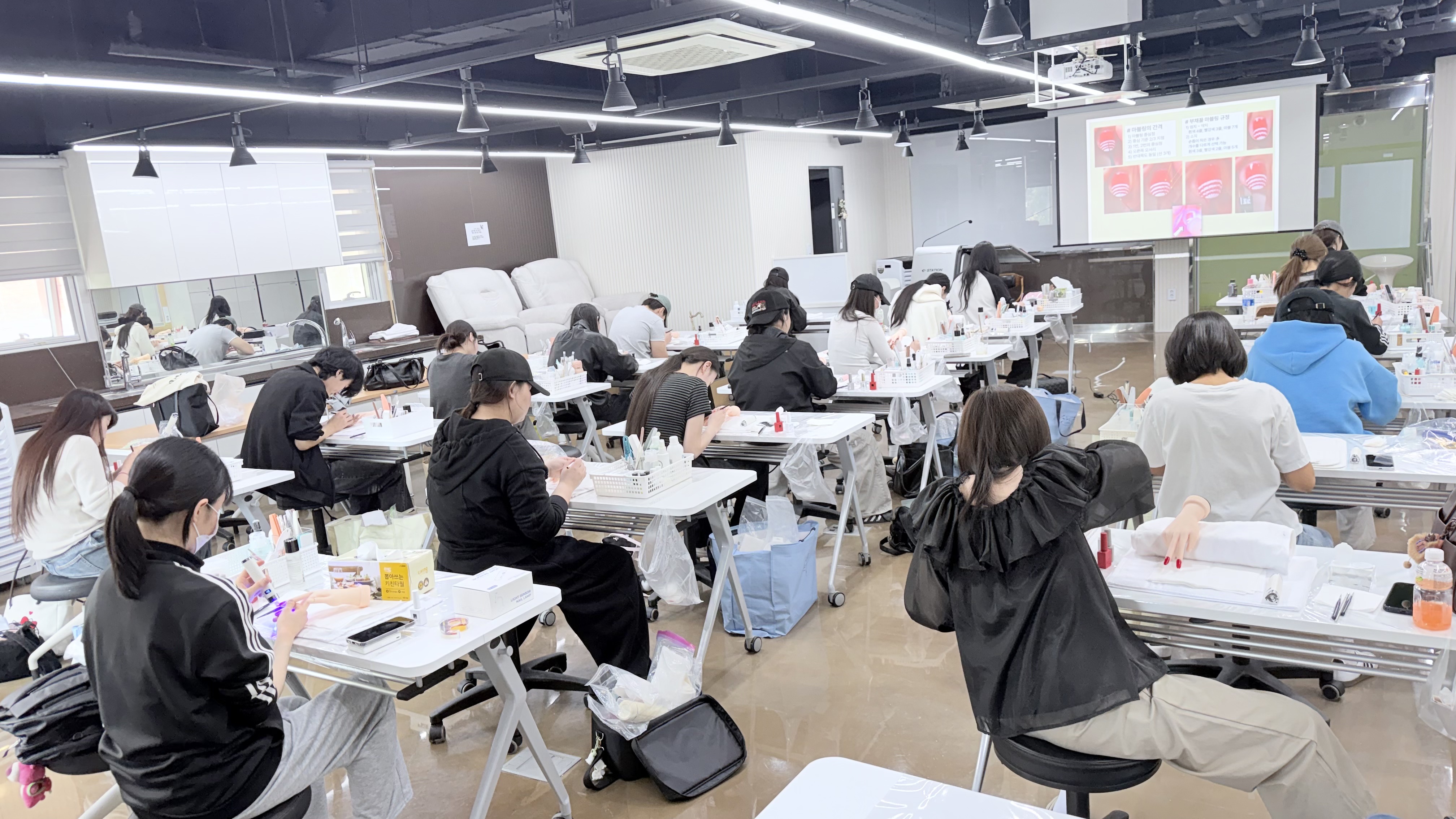💅 기초네일미용 | 제2과제 _ 부채꼴 마블